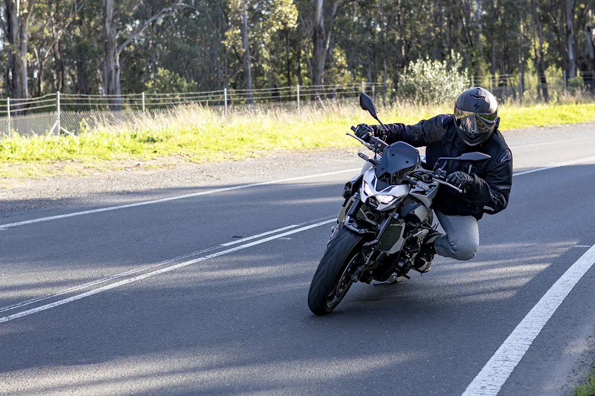 z900
