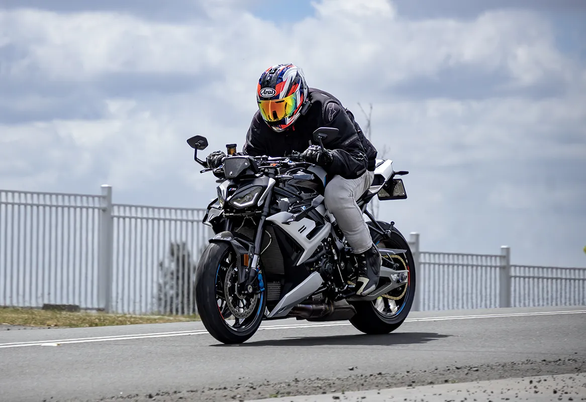 2025 BMW M 1000 R
