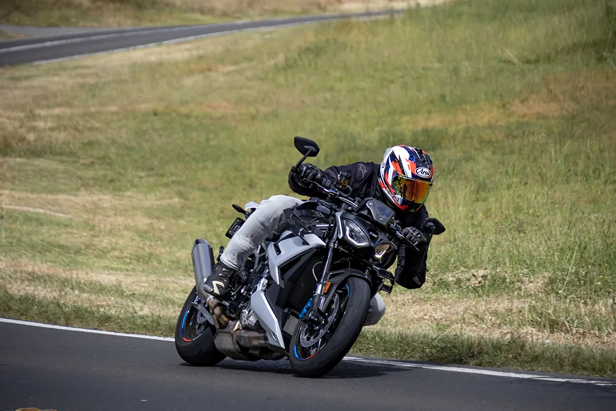 2025 BMW M 1000 R